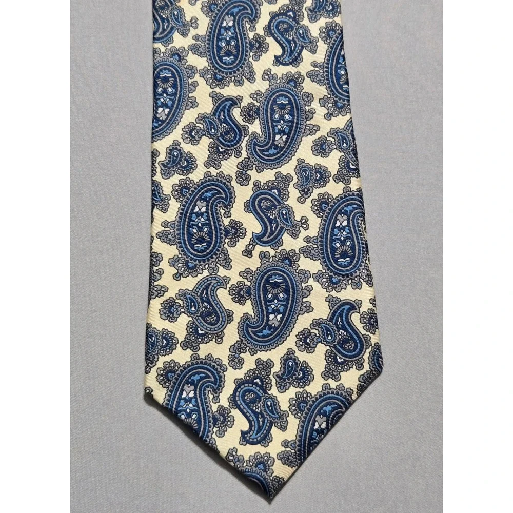Bert Pulitzer Paisley 100% Silk Necktie Cream Blue 3.5x60 USA
